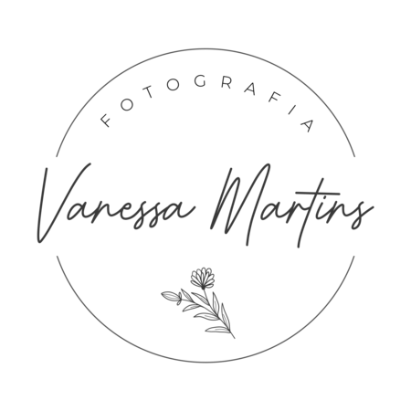 Logo Vanessa Martins | Fotógrafa Documental de Família | Macaé-RJ